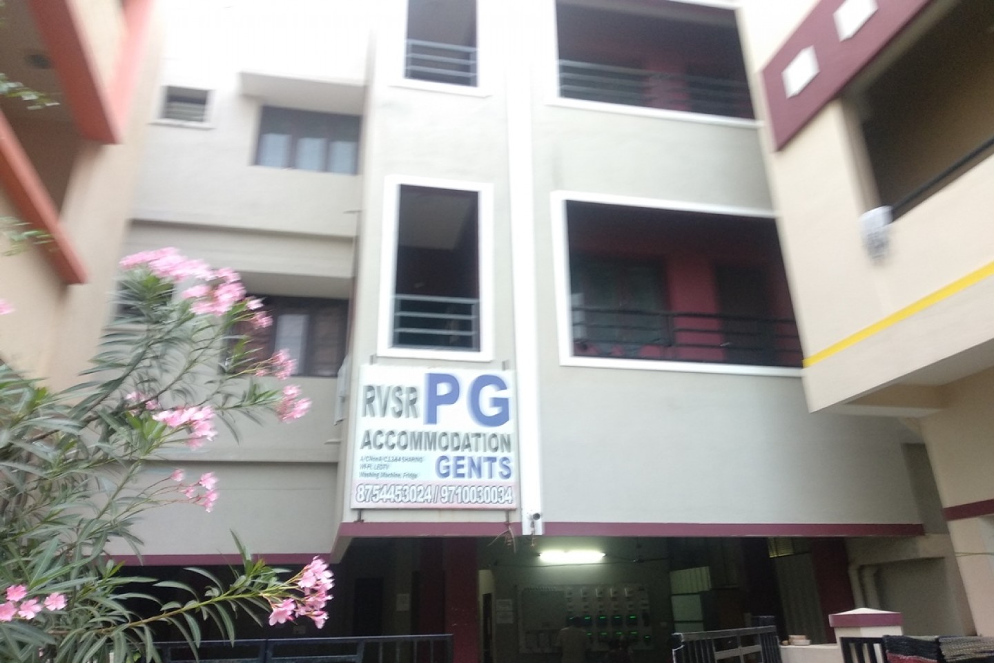 RVSR Luxury Accomidation For Gents in Navalur,Find Paying